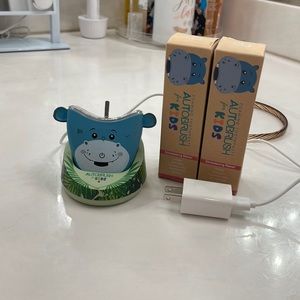 Hippo Autobrush and 2 foaming toothpastes